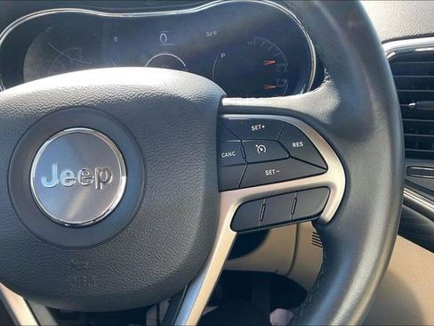 Used 2019 Jeep Grand Cherokee Laredo image 23