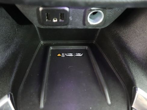 Used 2023 Chevrolet Traverse LT image 52