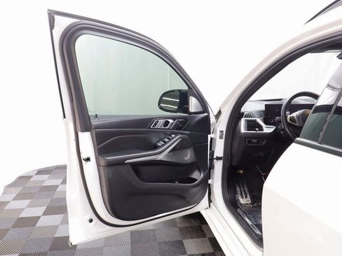 Certified 2023 BMW X7 M60i image 5