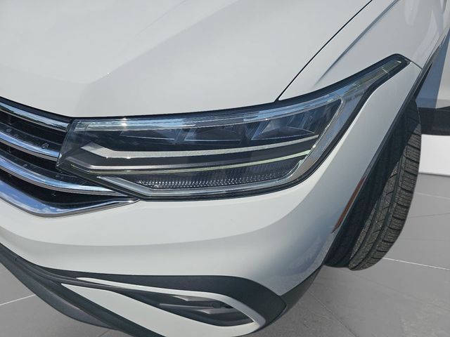 Used 2024 Volkswagen Tiguan SE FWD image 26