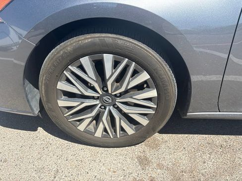 Used 2024 Nissan Altima 2.5 SV FWD image 2