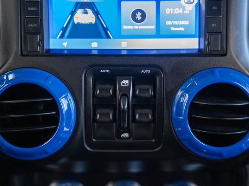 Used 2015 Jeep Wrangler Unlimited Rubicon w/ Connectivity Group image 20