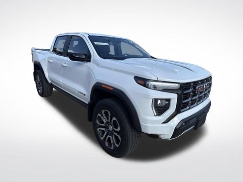Used 2024 GMC Canyon AT4 AWD/4WD image 3
