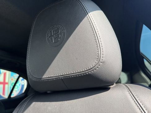 Used 2022 Alfa Romeo Stelvio Veloce image 28