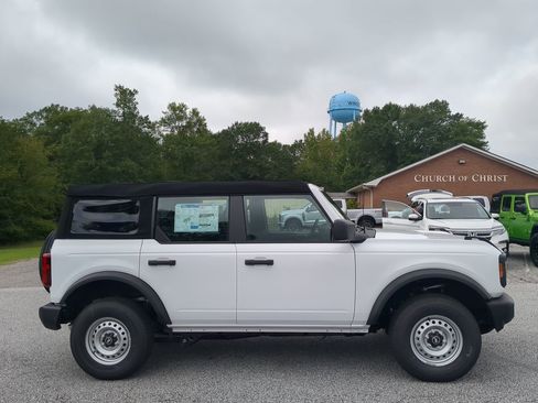 New 2025 Ford Bronco 4-Door image 2