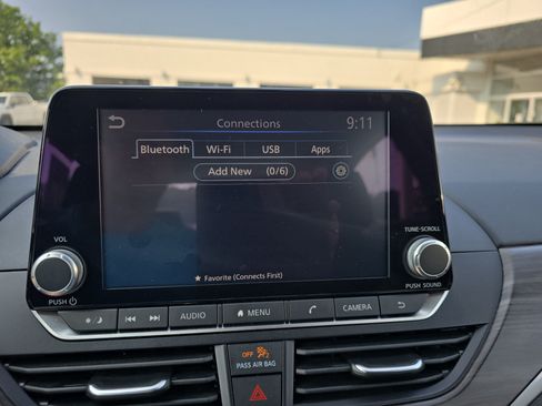 Used 2025 Nissan Altima 2.5 SV FWD image 33