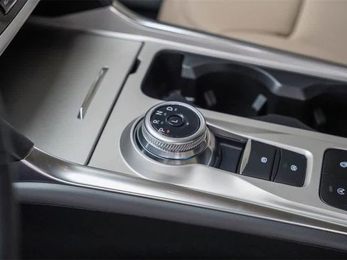 New 2024 Ford Explorer XLT w/ Equipment Group 202A image 20