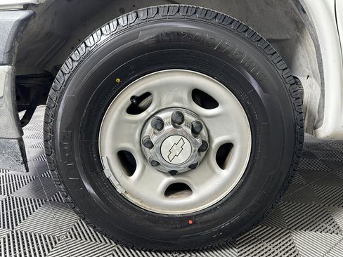 Used 2017 Chevrolet Express 3500 LT w/ LT Preferred Equipment Group RWD image 10