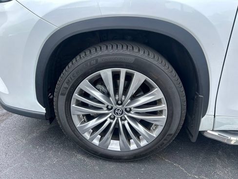 Certified 2024 Toyota Highlander Platinum AWD/4WD image 29
