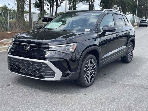 New 2026 Volkswagen Taos SE FWD image 3