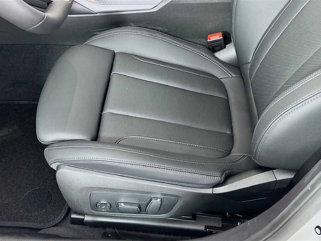 Used 2026 BMW 330i Sedan w/ M Sport Package RWD image 21
