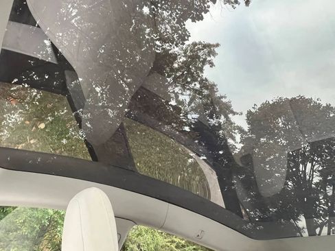 Used 2021 Tesla Model Y Long Range image 31