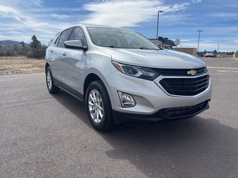 Used 2021 Chevrolet Equinox LT image 2
