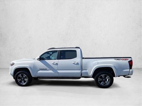 Used 2019 Toyota Tacoma TRD Sport w/ Technology Package AWD/4WD image 9