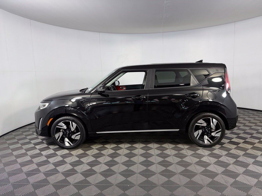 Used 2024 Kia Soul GT-Line w/ Option Group 020 FWD image 11