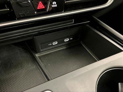 Used 2024 Volkswagen Atlas SE image 14