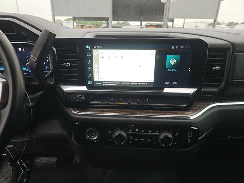 Used 2023 Chevrolet Silverado 1500 LT AWD/4WD image 11
