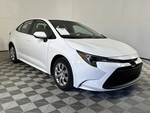 Used 2024 Toyota Corolla LE image 2