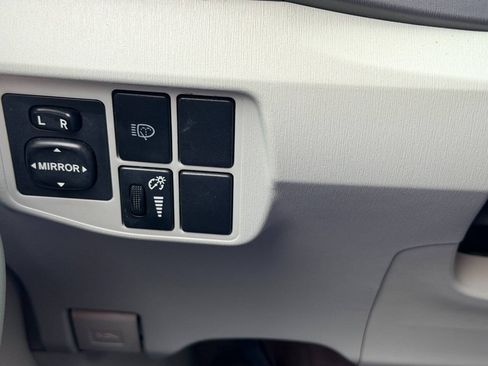 Used 2010 Toyota Prius Five w/ Advanced Technology Pkg FWD image 34