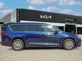 Used 2017 Chrysler Pacifica Touring-L image 4