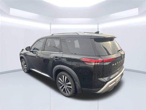 Used 2022 Nissan Pathfinder Platinum w/ Cargo Package AWD/4WD image 3