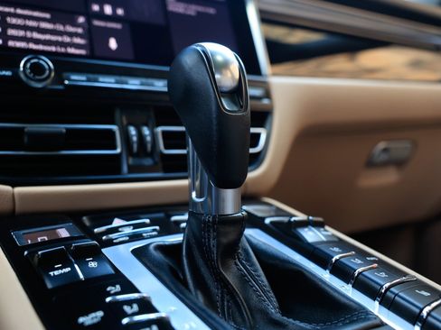 Used 2021 Porsche Macan S image 45