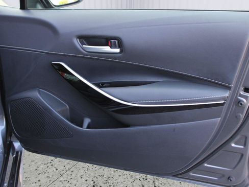 Certified 2025 Toyota Corolla XSE FWD image 40