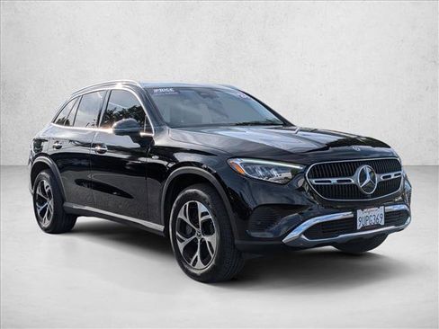 Used 2025 Mercedes-Benz GLC 350e 4MATIC image 3