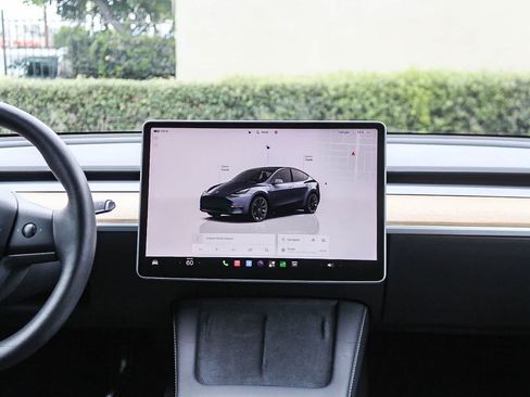 Used 2023 Tesla Model Y Long Range AWD/4WD image 17