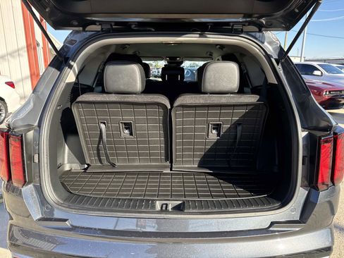 Used 2023 Kia Sorento S image 8