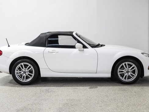 Used 2013 MAZDA MX-5 Miata Sport RWD image 4