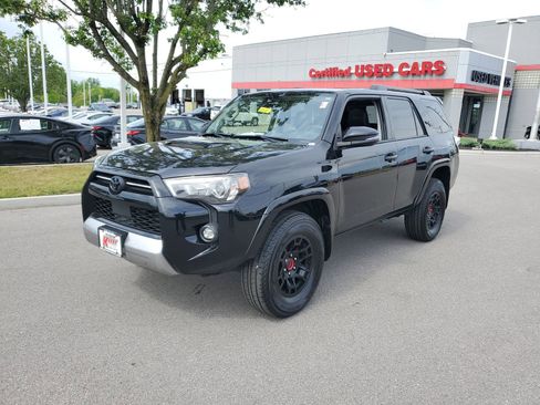 Used 2023 Toyota 4Runner TRD Off-Road Premium w/ Moonroof Package AWD/4WD image 2