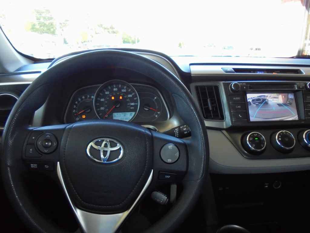 Used 2014 Toyota RAV4 LE FWD image 6