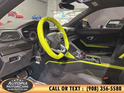 Used 2022 Lamborghini Urus AWD/4WD image 26