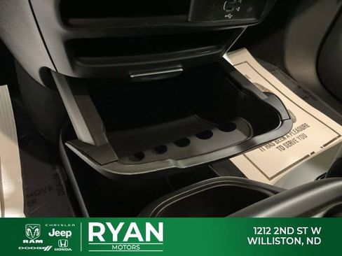 New 2026 Chrysler Pacifica Select AWD/4WD image 31