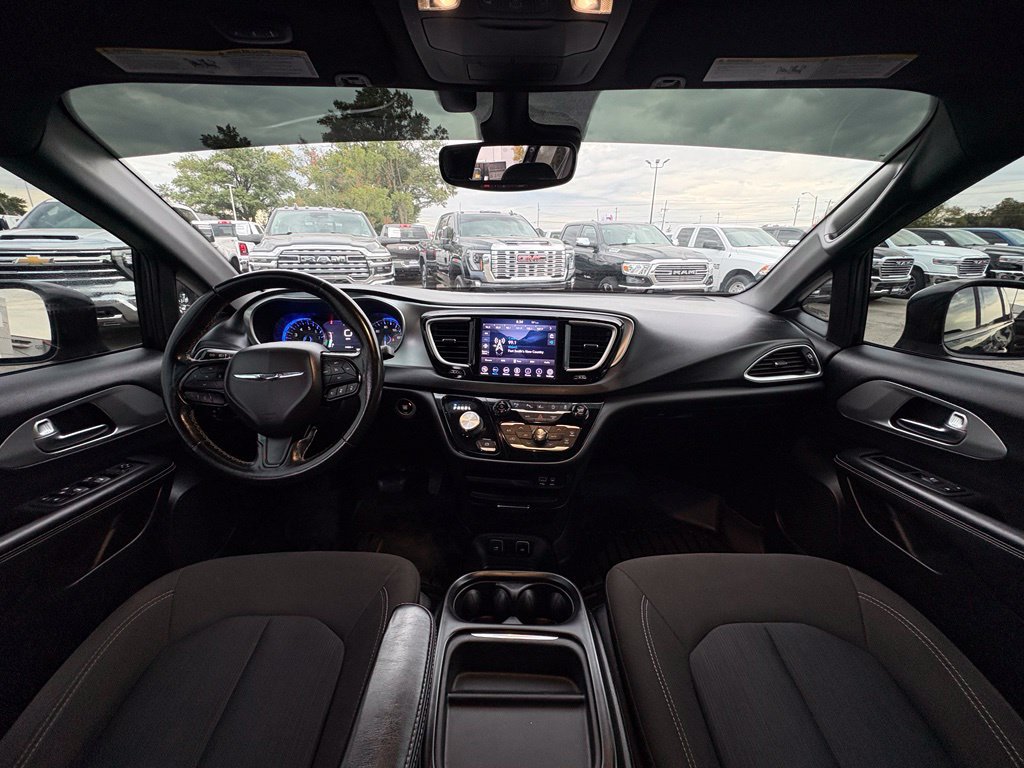 Used 2020 Chrysler Pacifica Touring w/ Advanced Safetytec Group FWD image 24