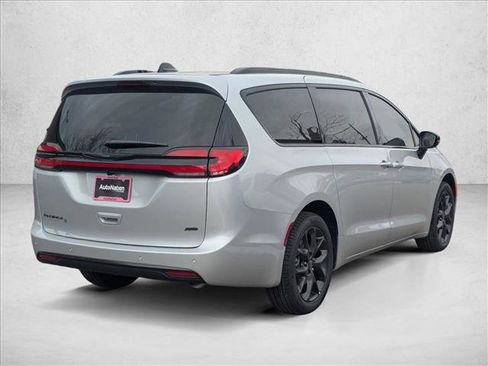 New 2026 Chrysler Pacifica Select w/ S Appearance Package AWD/4WD image 2