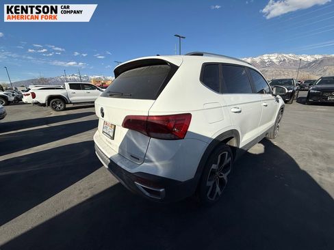 Used 2022 Volkswagen Taos SEL image 2