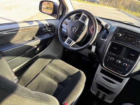Used 2016 Dodge Grand Caravan American Value Package w/ UConnect Hands-Free Group image 26