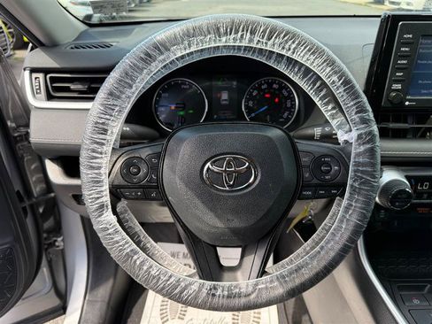 Used 2021 Toyota RAV4 LE AWD/4WD image 32