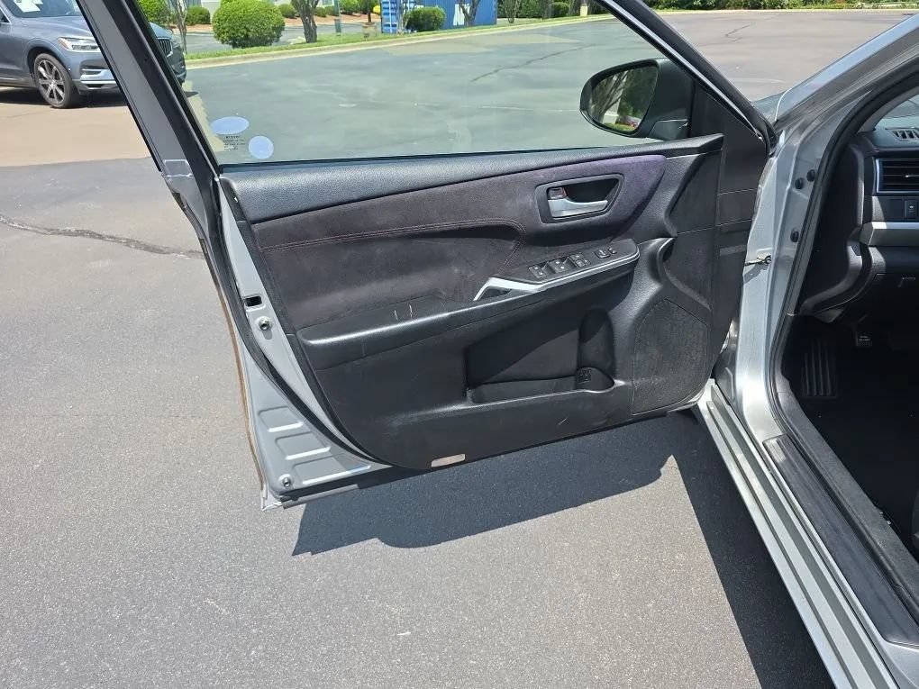 Used 2015 Toyota Camry XSE FWD image 36