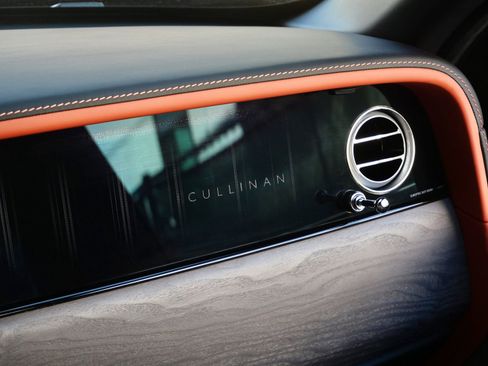 New 2025 Rolls-Royce Cullinan w/ Leather Finishing Pack image 36