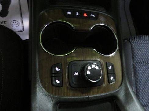 Used 2023 GMC Acadia SLE w/ Driver Convenience Package image 13