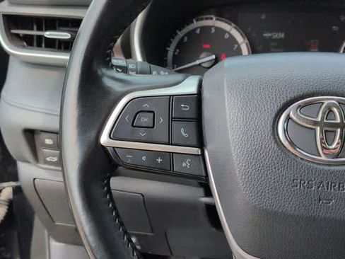 Used 2022 Toyota Highlander XLE FWD image 24