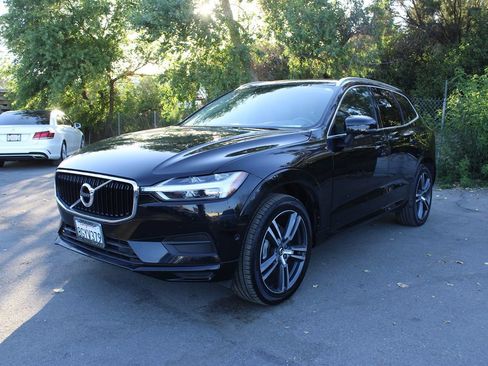 Used 2019 Volvo XC60 T5 Momentum w/ Premium Package FWD image 3