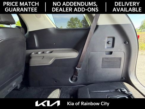 Used 2025 Kia Carnival EX image 23