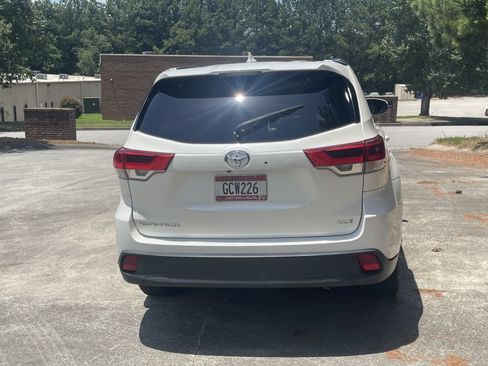 Used 2017 Toyota Highlander XLE FWD image 9