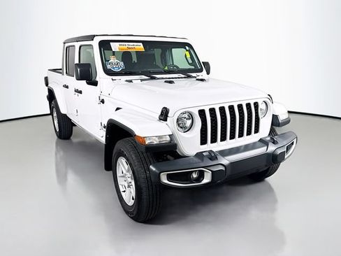 Used 2022 Jeep Gladiator Sport AWD/4WD image 3