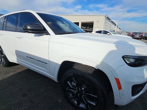 Used 2024 Jeep Grand Cherokee Limited 4xe image 2