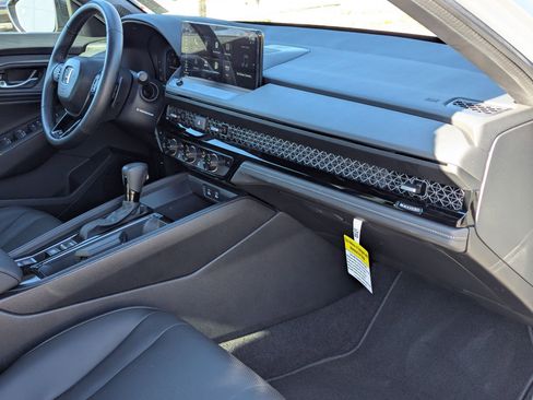 Used 2025 Honda Accord Sport image 29